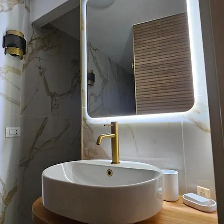 Binario 5, A Due Passi Da Porta Nuova E Dal Centro